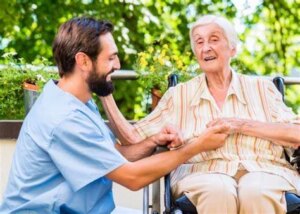 Acompanhantes para idosos dependentes